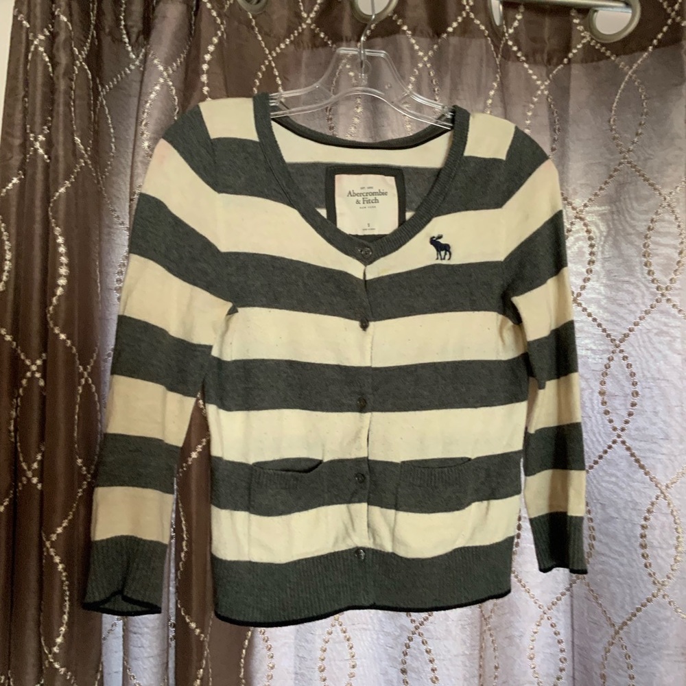Abercrombie and Finch Cute Short Sweater Cardigan